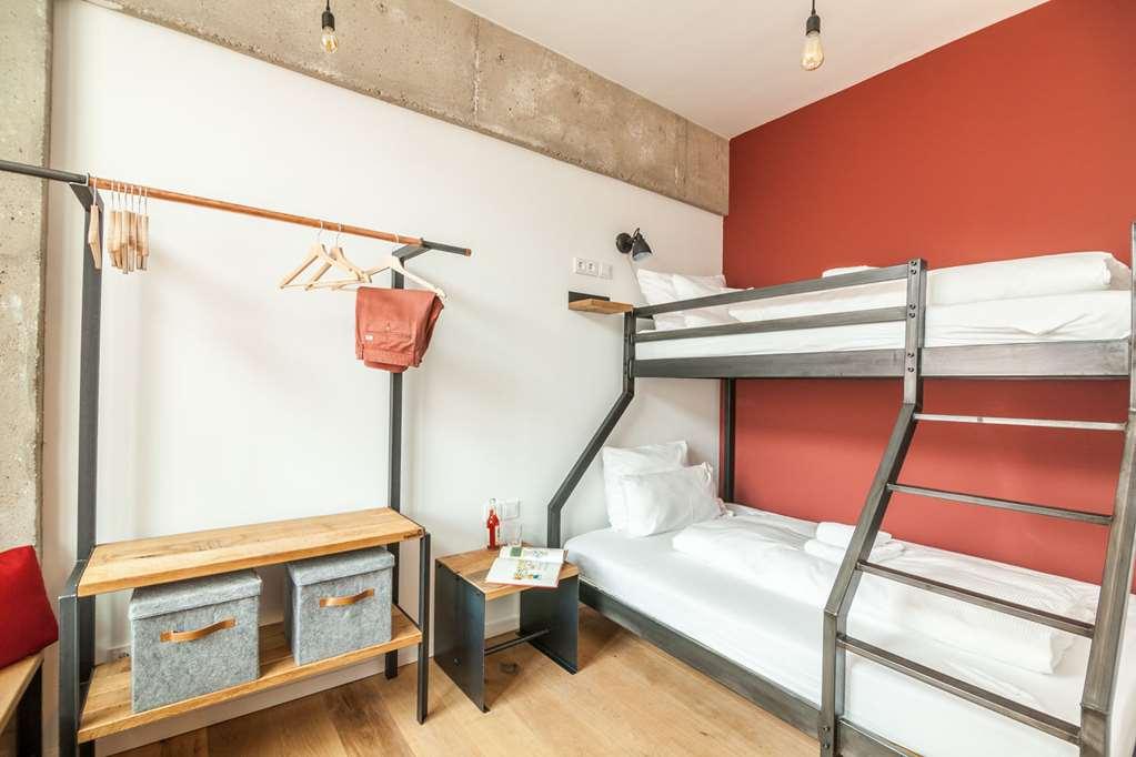 Staycity Aparthotels Leipzig City Centre Habitación foto A room at the hotel