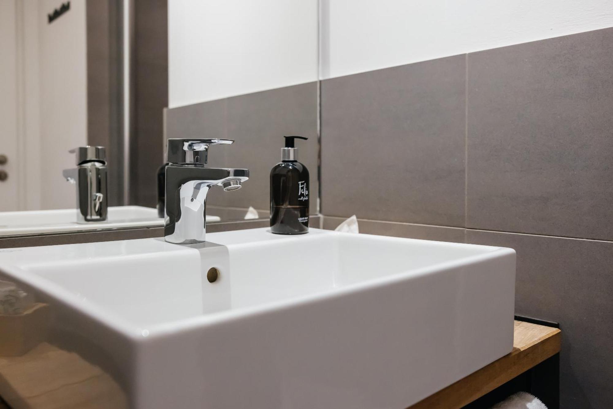 Staycity Aparthotels Leipzig City Centre Habitación foto A modern washbasin
