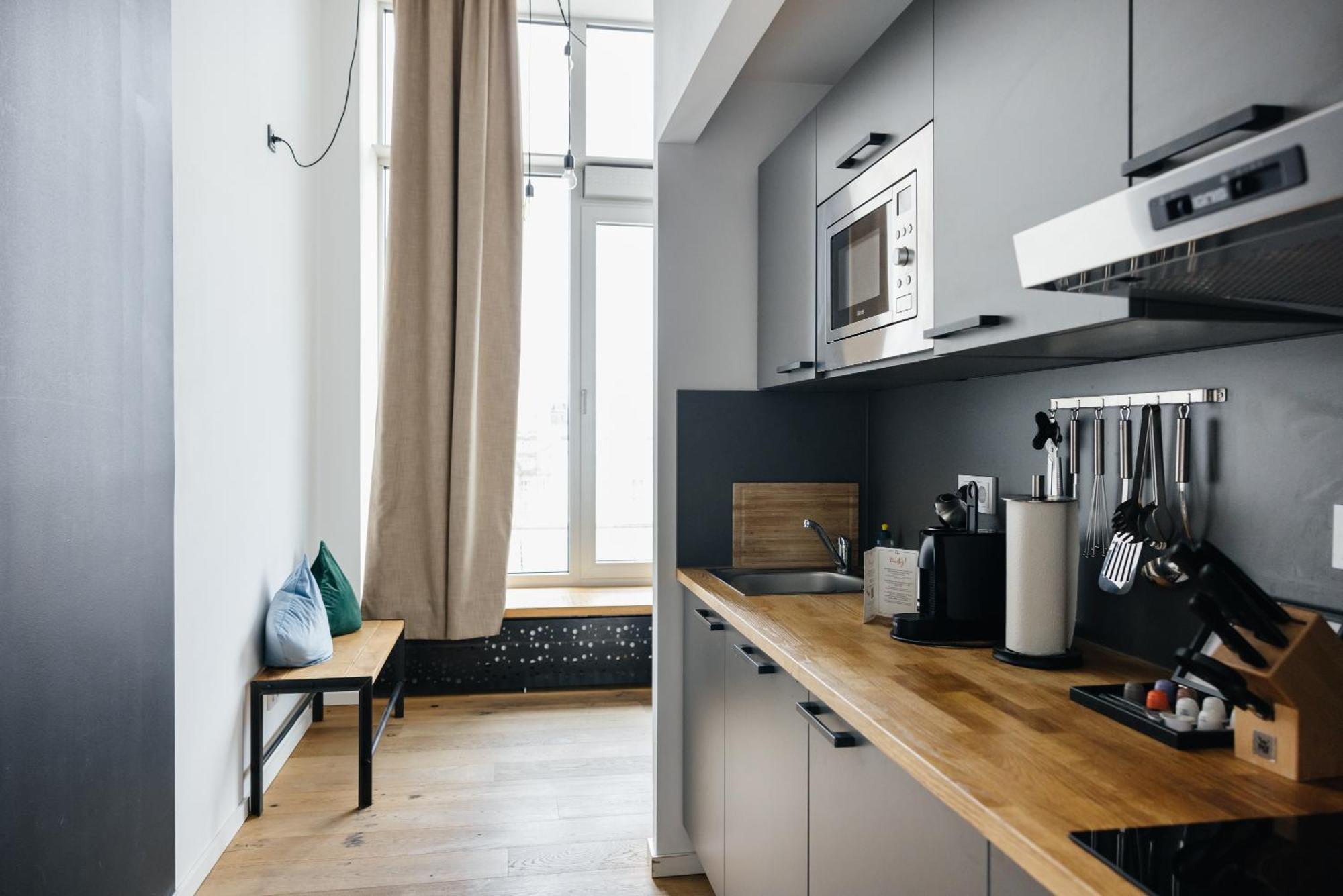 Staycity Aparthotels Leipzig City Centre Exterior foto A typical kitchen in a micro apartment