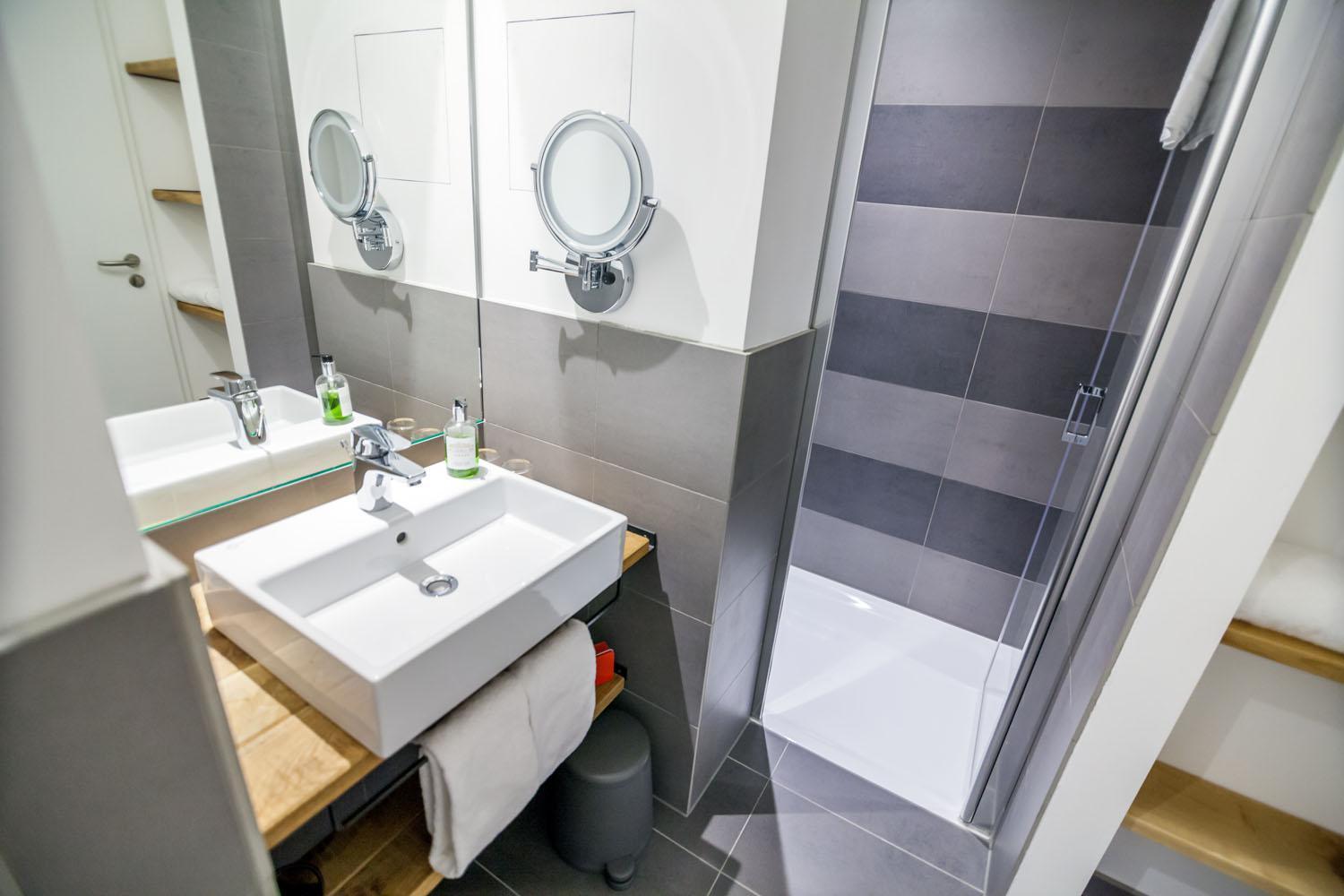 Staycity Aparthotels Leipzig City Centre Exterior foto Bathroom of a standard room